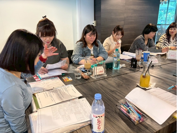 LINE_ALBUM_2025.11月-店務會議_261007_7