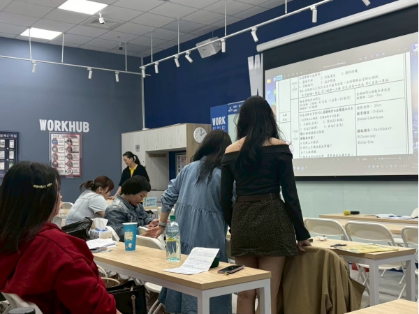 LINE_ALBUM_2025.12_店務會議_261007_6