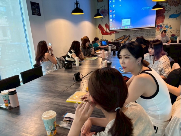 LINE_ALBUM_2025.6店務會議_250829_1