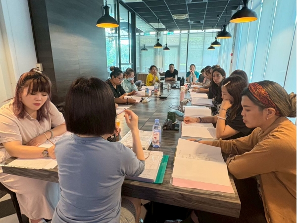 LINE_ALBUM_2025.9月 店員會議_261007_15