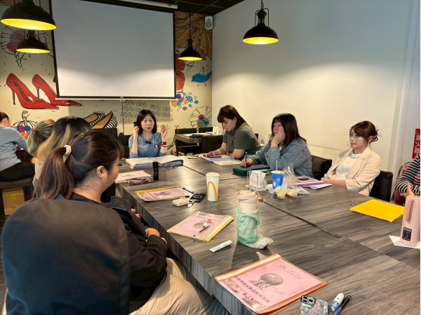 LINE_ALBUM_2025.11月-店務會議_261007_15
